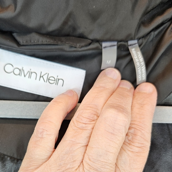 **SOLD***Calvin klein Womens Black Full Zip Coat Sz M Detachable Hood Faux Fur - Picture 15 of 15